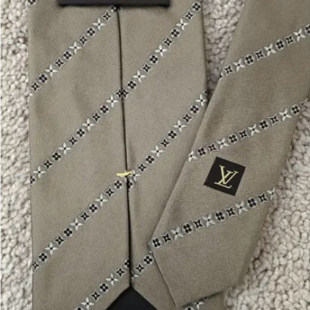 LOUIS VUITTON Bias Monogram Tie - Picture 4 of 6